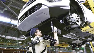 &bdquo;Ford&ldquo; automobilius surinkinės &bdquo;geležiniai žmonės&ldquo;