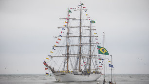 Į Klaipėdos uostą įplaukė įspūdingas burlaivis iš Brazilijos.