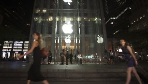 Likus savaitei iki &bdquo;iPhone&ldquo; pristatymo prie &bdquo;Aple&ldquo; parduotuvės Niujorke jau buvo laukiančiųjų eilės