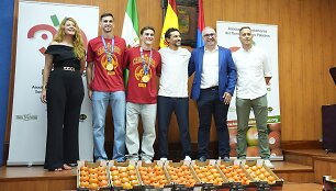 Fabianas Ruizas ir Gavi apdovanoti pomidorais