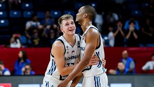 Luka Dončičius ir Anthony Randolphas 