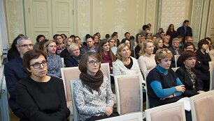 Nežinioje palikti pertvarkomos Kultūros ministerijos darbuotojai susitiko su vadovybe