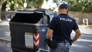 Romoje &scaron;iuk&scaron;lių konteineryje rastos nupjautos moters kojos