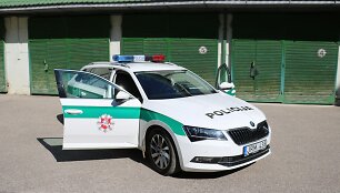 Alytaus policijos &bdquo;&Scaron;koda Superb&ldquo; su i&scaron;mania įranga