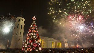 Naujųjų fejerverkai Vilniaus Katedros aikštėje