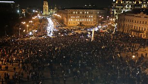 Žmonės renkasi Kijevo centre