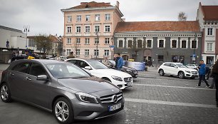 Rotušės aikštėje pristatyti naujausi „Mercedes-Benz“ modeliai