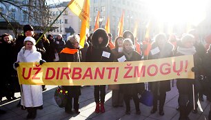 Prie Vyriausybės rūmų Vilniuje vyko profesinių sąjungų organizuojamas mitingas.