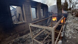 Per ap&scaron;audymus artilerijos sviediniais Donecko regione sugriautas namas