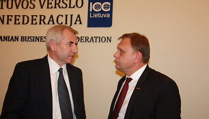 V.U&scaron;ackas su V.Sutkumi