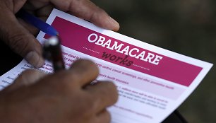 Daugybėje apklausų daug amerikiečių teigia nepritariantys vadinamajam „Obamacare“ (liet. Obamos priežiūra) įstatymui.