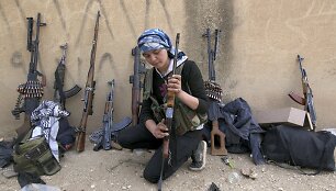 Kurdės, pasirengusios kovai su &bdquo;Islamo valstybe&ldquo;