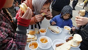 Britai baiminasi, kad panaikinus darbo ribojimus šalį užplūdusiems rumunams ir bulgarams teks mokėti daugiau socialinių išmokų