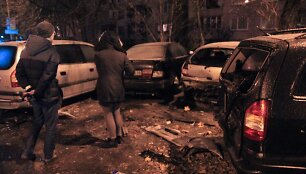 Avarijoje apgadinti 4 automobiliai, kaltininkas pasi&scaron;alino i&scaron; įvykio vietos