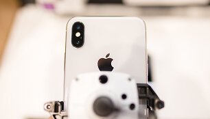 Naujasis &bdquo;iPhone X&ldquo; i&scaron;graibytuvės &bdquo;Telia&ldquo; salone