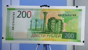 Rusijos 200 rublių vertės banknotas su okupuoto Krymo pusiasalio vaizdais.