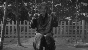 Kadras i&scaron; filmo &bdquo;Gyventi&ldquo; (rež. Akira Kurosawa)