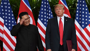 D.Trumpo ir Kim Jong Uno susitikimo emocingos akimirkos