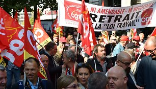 Protestai Prancūzijoje dėl darbo kodekso pataisų 