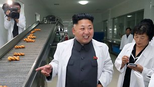 Kim Jong Unas konditerijos gamykloje