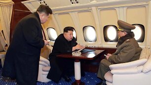 ​Kim Jong Unas statybas apžvelgė i&scaron; privataus lėktuvo