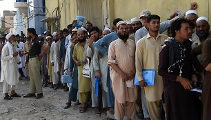 Pakistanas pradeda nelegaliai šalyje gyvenančių afganų registraciją