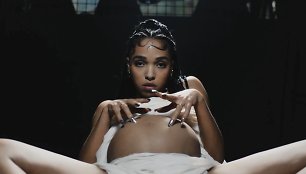 FKA Twigs vaizdo klipe „Glass & Patron“