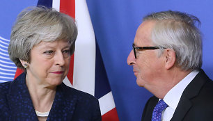 Theresa May ir Jeanas-Claude'as Junckeris