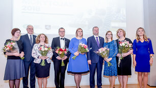 Metų mokytojo apdovanijimai