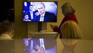 Rusijos prezidentas Vladimiras Putinas atsakinėja į gyventojų klausimus