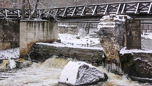 Pėsčiųjų tiltas per Vilnios užtvanką Belmonte.