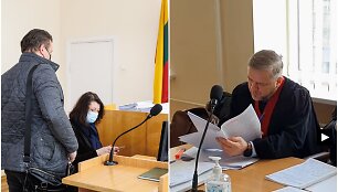 Temos iliustracija: kaltinamasis J.Vala&scaron;inas ir valstybinį kaltinimą palaikantis prokuroras E.Alosevičius