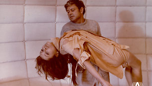 Donatas Banionis ir Natalija Bondarčiuk filme „Soliaris“. 1971 m.