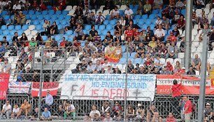 &bdquo;Formulės-1&ldquo; fanų nepasitenkinimo naujomis trasomis ir variklių skleidžiamais garsais plakatas