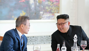 Moon Jae-inas ir Kim Jong Unas 