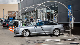 Sostinės Savanorių pr. atidaryta tunelinė automobilių plovykla