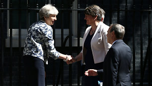 Theresa May ir Arlene Foster