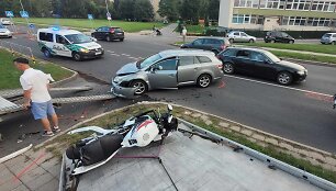 Automobilio ir motociklo susidūrimas Panevėžyje