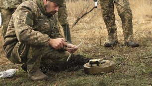 Ukrainiečiai įrenginėja minų lauką