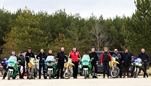 Lietuvos kelių policijos tarnybos pareigūnai ant motociklų