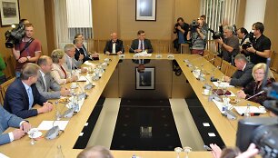 Valdantieji sprendžia LLRA likimą