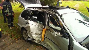 BMW avarija Inkaklių kaime