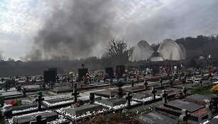 Krematoriumo dūmai Kijevo kapinėse