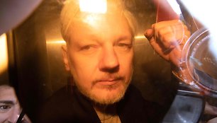 J.Assange'as atvyko į teismą