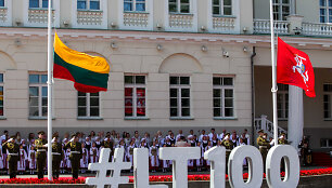 I&scaron;kilminga valstybės vėliavų pakėlimo ceremonija S. Daukanto aik&scaron;tėje