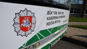 Policijos atributika papuo&scaron;tas autobusas
