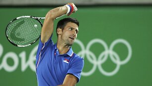 Novakas Džokovičius Rio olimpiados pirmame etape nusileido Juanui Martinui del Potro
