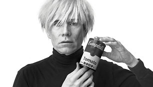 Andy Warholas visą gyvenimą melavo ir trolino aplinkinius lygiai taip pat, kaip kvėpavo. Todėl nėra jokių įrodymų, kad sparnuotoji frazė „Kiekvienas per gyvenimą nusipelno 15 minučių šlovės“ yra būtent jo