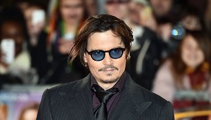 Dėl aktoriaus Johnny Deppo traumos sustabdytas naujos „Karibų piratų“ dalies filmavimas