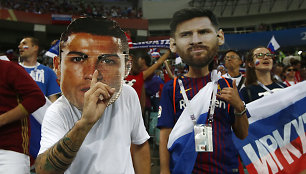 Cristiano Ronaldo ir Lionelio Messi titulų lenktynės puošia futbolą.